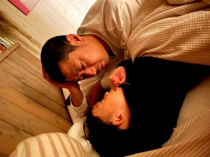  パンサー尾形の妻、寝る前に急に涙を流した娘「そのまま素直でまっすぐに」  1枚目