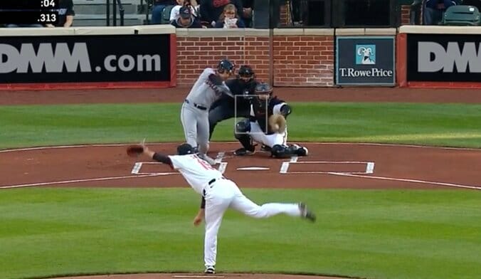 【写真・画像】何が起きた！？ オリオールズ菅野智之、“想定外のハプニング”に巻き込まれる 「事故やん」「危っ！」 走者が倒れる… 至近距離から送球直撃　1枚目