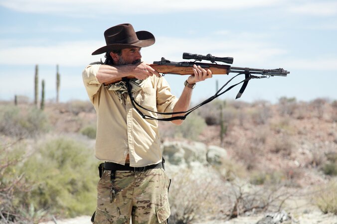 「ウォーキング・デッド」ジェフリー、今度の役は砂漠のスナイパー　凶器を“バット”から“ライフル”に 2枚目