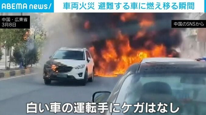 脱出する車
