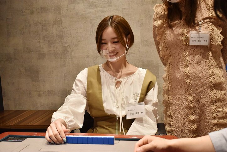 リアルとオンラインの融合！オンライン麻雀卓「Maru-JanR」が発表 Mリーガー日向藍子＆元乃木坂46・中田花奈も大満足