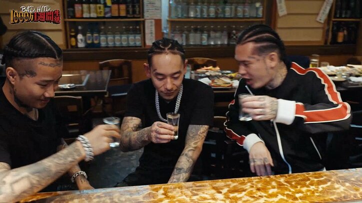 【写真・画像】人気アーティスト、メンバー同士で殴り合いの大喧嘩！ 鼻血が出るまでボコボコに「本気で殴った」「うざかった」　2枚目