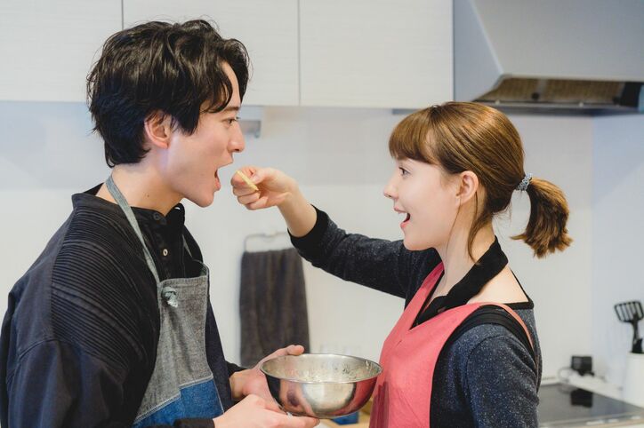 浅香航大&トリンドル玲奈「ほろ酔いキス」「ほほプニ」急接近する2人の胸キュンシーンに視聴者悶絶「このままトリちゃんを幸せにして!」『私たち結婚しました2』最終回へ