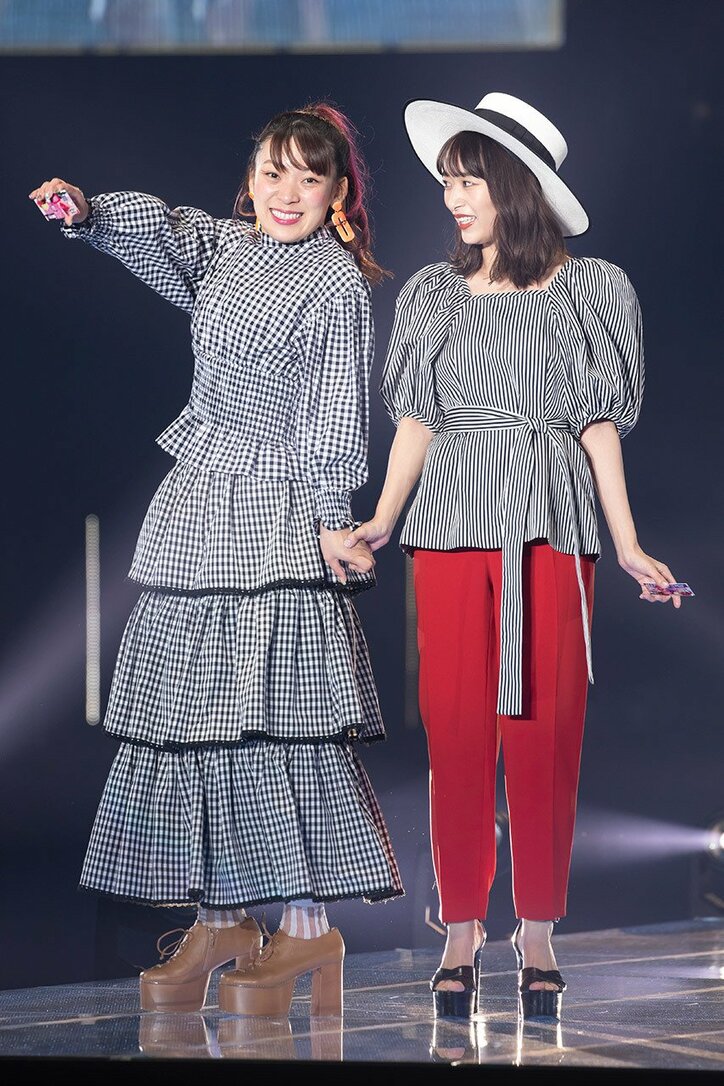 フワちゃん、ギンガムチェックのガーリーなワンピース姿でTGCに登場「七五三じゃないんだぞ!」