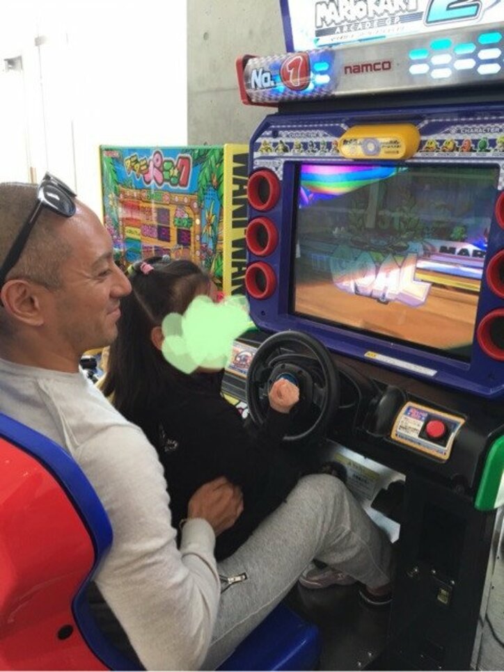 市川海老蔵、娘・麗禾ちゃんとゲーセンで“ホワイトデート”するも大人げない行動に
