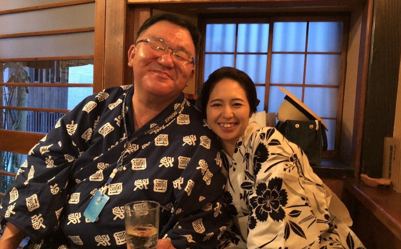 生活感があふれる人妻 厳しいことで有名な56歳・落語家、27歳年下の美人妻と結婚！現在は1児のパパに | バラエティ | ABEMA TIMES | アベマタイムズ