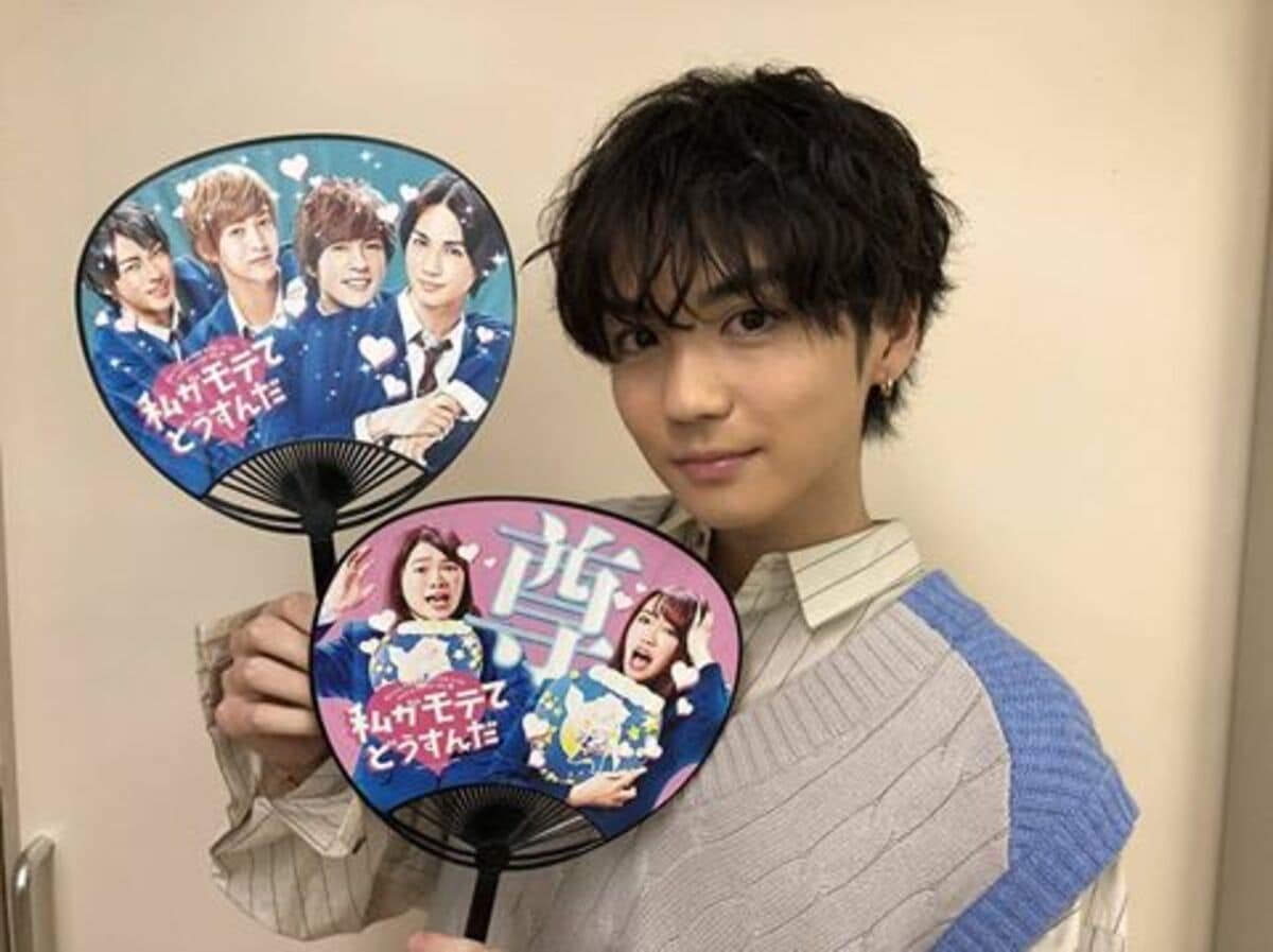 だいすき」「かわいすぎてむり」THE RAMPAGE吉野北人、うちわを持った