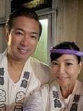  堀ちえみの夫、地元のお祭りで妻との2ショットを公開「カッコイイ」「お似合いです」の声 