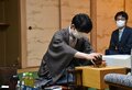 藤井聡太竜王の連勝か、羽生善治九段が追いつくか 形勢互角で終盤戦へ/将棋・王将戦七番勝負第2局