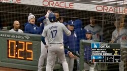 ショウヘイ、今日は大盤振る舞いだぞ！大谷翔平の豪快12号弾に歓喜のフラワーシャワーも2倍増し！？　「テオヘルの投げ方笑」ベンチ同僚も大興奮