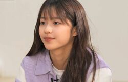 練習生たちもヒソヒソ声で「きれいだから二度見しちゃう」一際注目を浴びる美しさで人気の14歳練習生、本格アイドルメイクで驚きの変身「かわいすぎる！」