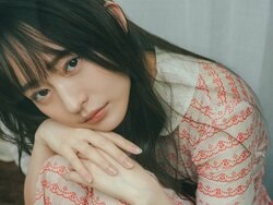 “ドールのような完璧ボディ” 高崎かなみが美肌披露 『旬撮GIRL Vol.28』誌面カット公開