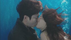イ・ミンホ＆チョン・ジヒョン共演！都会に迷い込んだ人魚とイケメン詐欺師のファンタジーラブストーリー『青い海の伝説』