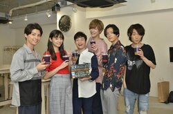新川優愛・生駒里奈ら、応援差し入れに大興奮！『星屑リベンジャーズ』続々クランクイン