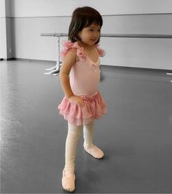  川崎希、大好きな習い事に励む娘の様子を公開「上達してきました」 