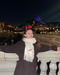 『彼オオカミ』出演の現役大学生モデル・大峰ユリホの“夢の国ショット”にファン称賛「大天使」「最高です可愛すぎ」