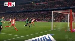 「めちゃくちゃ強い」「エグいな…」本気になった絶対王者・バイエルンが怖すぎる瞬間　VARなかったらもっとヤバい… シュート本数が3倍差！圧倒的な強さで上位対決を制する