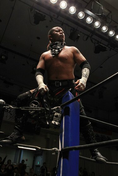 写真・画像】流血戦、6mダイブ…“デスマッチのカリスマ”葛西純 現代