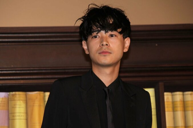 成田凌、舞台挨拶中に大量発汗「人前に出るのが久々すぎて緊張」 1枚目