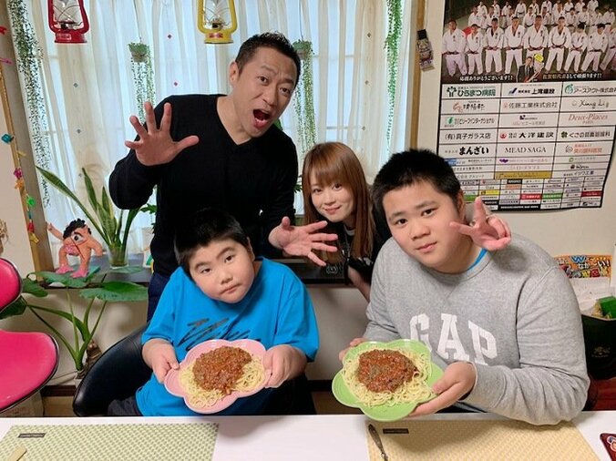 はなわ、妻の“激うま”な手料理を紹介「食べる前から笑顔です」 1枚目