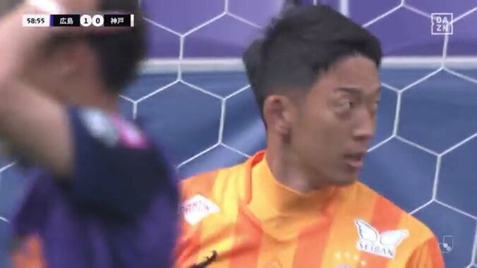 「変態や！」「W杯に選ぶしかない」元日本代表GK“超反応”で圧巻の神セーブ連発にSNS騒然「どこに打てば入るんですか？」 5枚目