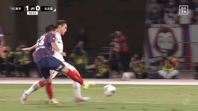 衝撃！日本代表MFの“70m独走ゴラッソ”に「三笘を思い出した」「あのシュート蹴れるのすごい」俵積田晃太に称賛続々 4枚目