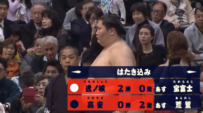 大相撲・大阪場所三日目の取組　連勝・逸ノ城は宝富士戦　一人横綱・鶴竜は玉鷲戦 1枚目