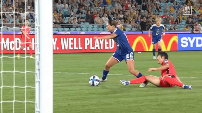 【写真・画像】「えっ？入ったの？」なでしこ浜野まいか、日韓戦で衝撃スーパーゴール！まさかの角度から“ニア上ズドン”に韓国選手も唖然「すごいところ決めたな」　1枚目