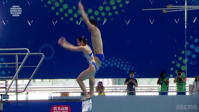 【映像】足が台に接触した瞬間