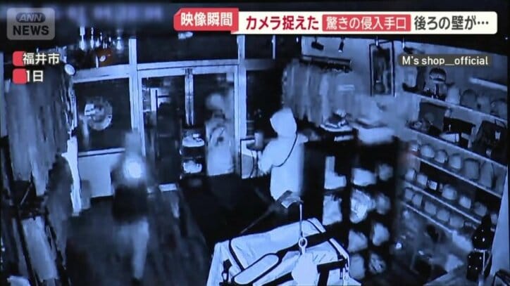 店内にある商品を盗んでいく
