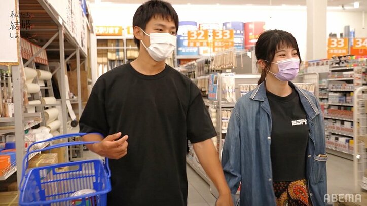 野村周平&さとうほなみ、自然と手が腰に!ホームセンターでもイチャイチャ『私たち結婚しました』第9話