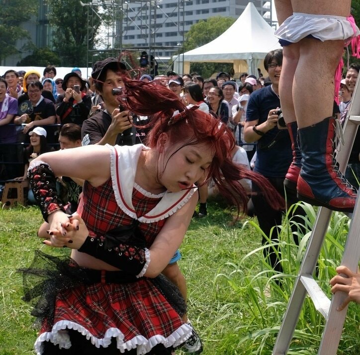 あーりん、HKTのライブ直後に会場騒然　男色ディーノの生尻にアイドルレスラーが“まさか”のカンチョー