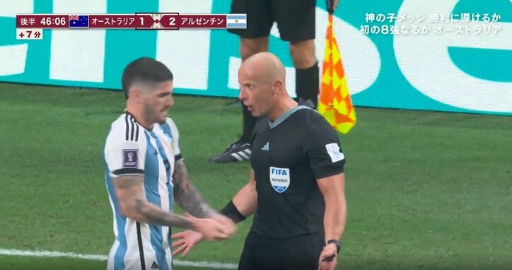 主審が鬼の形相で選手をガン詰め。縮み上がるアルゼンチン選手に視聴者もびっくり「めっちゃ怒られてるw」