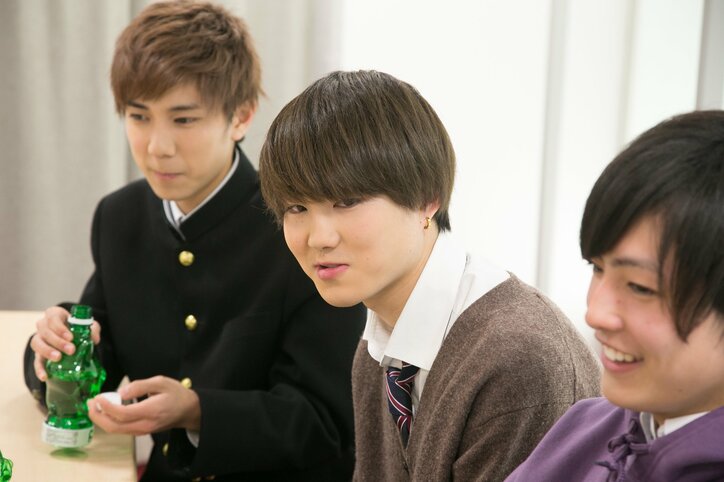 高校生のLINE事情 好きな人にはピンをつけて、それ以外は既読無視でも気にならない