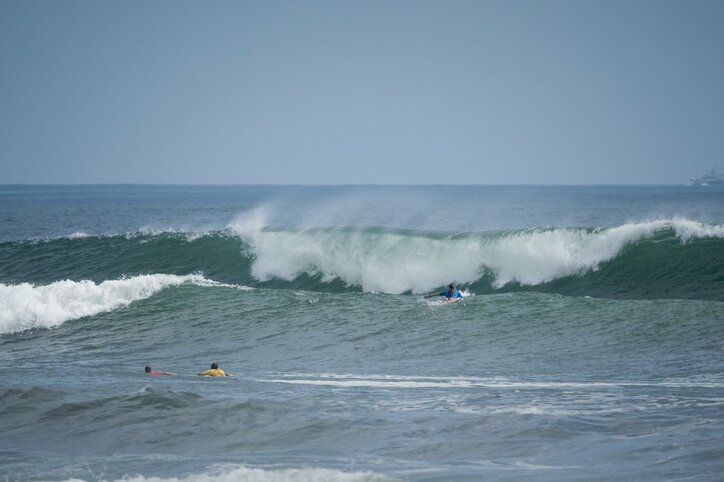 大会4日目にケリー・スレーターが登場、視聴者興奮「キング！」「ケリー様」／「ISA World Surfing Games」