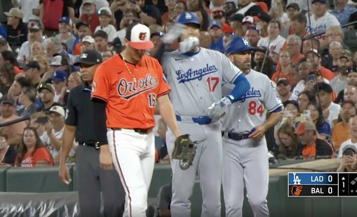 【写真・画像】球場騒然！ブチギレて試合終了後も猛抗議「これは酷い」バットもヘルメットもぶん投げ→“誤審騒ぎの審判”に大激怒「雰囲気悪すぎ」　1枚目