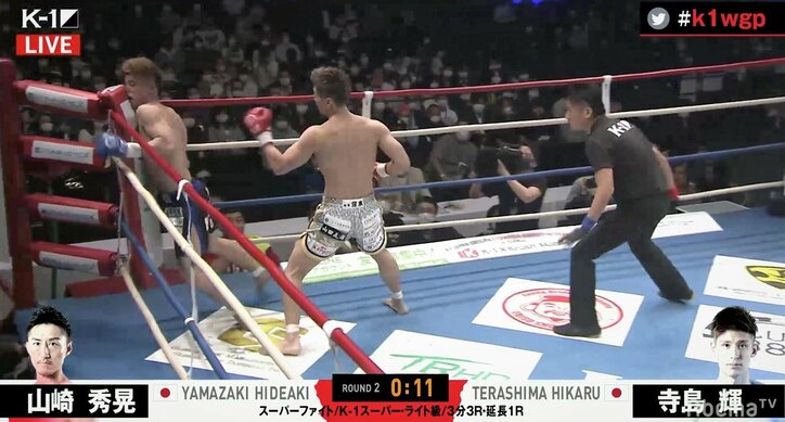戦慄の右を一閃、コーナーに吹き飛ばして仕留めたKO劇に「倒れ方がエグイ」