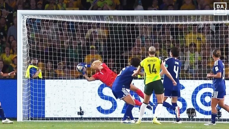 「キャッチはエグイって！」なでしこGKの“弾かない神セーブ”にSNS沸騰「凄すぎて叫んだ」山下杏也加が大ピンチで横っ飛び【女子アジア杯】