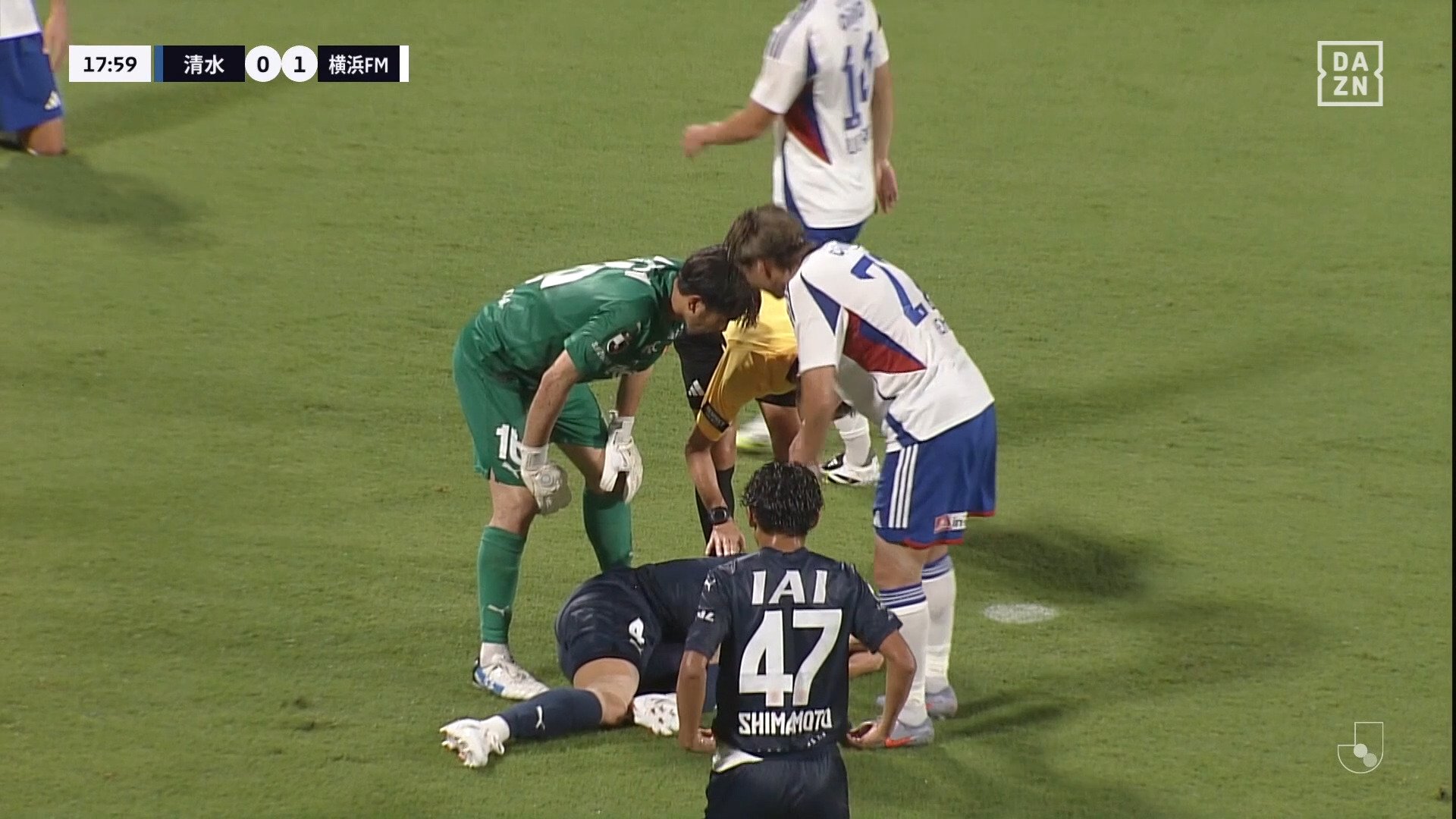 【映像】GKとDFが激しい衝突