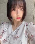 モデル雀士・岡田紗佳が花柄衣装の「まつげぱっちり」ショットを披露!「さすがの美貌」「眼福」と称賛続々
