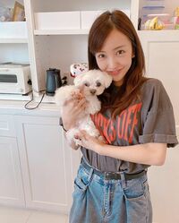 「微笑ましすぎる」「仲良しですね!!」篠田麻里子、“家政婦”板野友美の料理姿を公開し話題