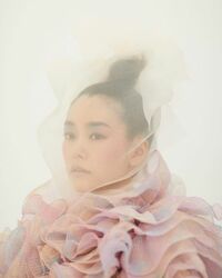 「お花の妖精」「なんだこの可愛さは！！！桐谷美玲、幻想的ショットに称賛の声