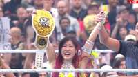 イヨ・スカイ、WWE“最大の祭典”で日本人女子初の快挙！ 女子世界王座防衛に成功 リア、ビアンカとのトリプルスレット戦を制して歓喜…全米熱狂
