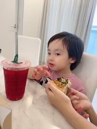 アレクサンダー『朝からスターバックスおちび❤️』