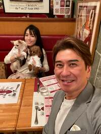 川崎麻世『妻と愛犬も一緒にレストラン』