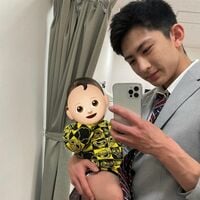 “しゅんまや”前田俊、制服姿で愛娘との2ショット披露し「安定にかっこいい」「ベビちゃんかわいい」と反響