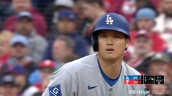 大谷翔平、塁上の“動き”に現地実況驚愕…変わらぬ大胆さに注目「ビッグリードだ」強肩捕手も堪らず超警戒