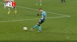 「ヤバすぎる」「完全に崩したな…」美しすぎるパスワーク→超高精度クロスからスーパーゴールが炸裂した瞬間　強すぎる首位・レヴァークーゼンが相手を絶望させる攻撃