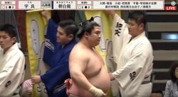 「今日も土俵上に…」大相撲中継、“人気キャラ3連の”懸賞旗に実況も注目 「スクショできた！」可愛すぎる光景にファン熱視線