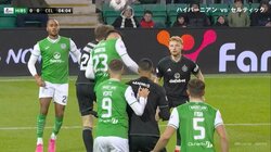 スタジアムに響く衝撃音！危険すぎるヘッドバッド炸裂でカナダ代表が試合開始直後の負傷交代　激しい競り合いから空中で強烈な頭突きを喰らいピッチに沈んだ瞬間